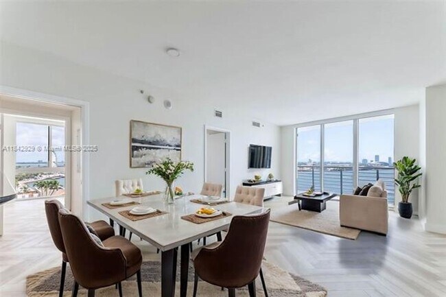 Primary Photo - 335 S Biscayne Blvd