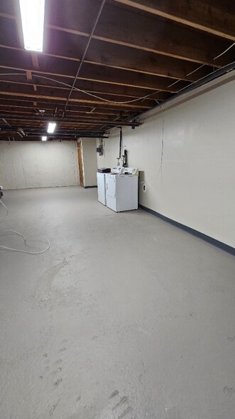 Building Photo - 266 High Path Rd