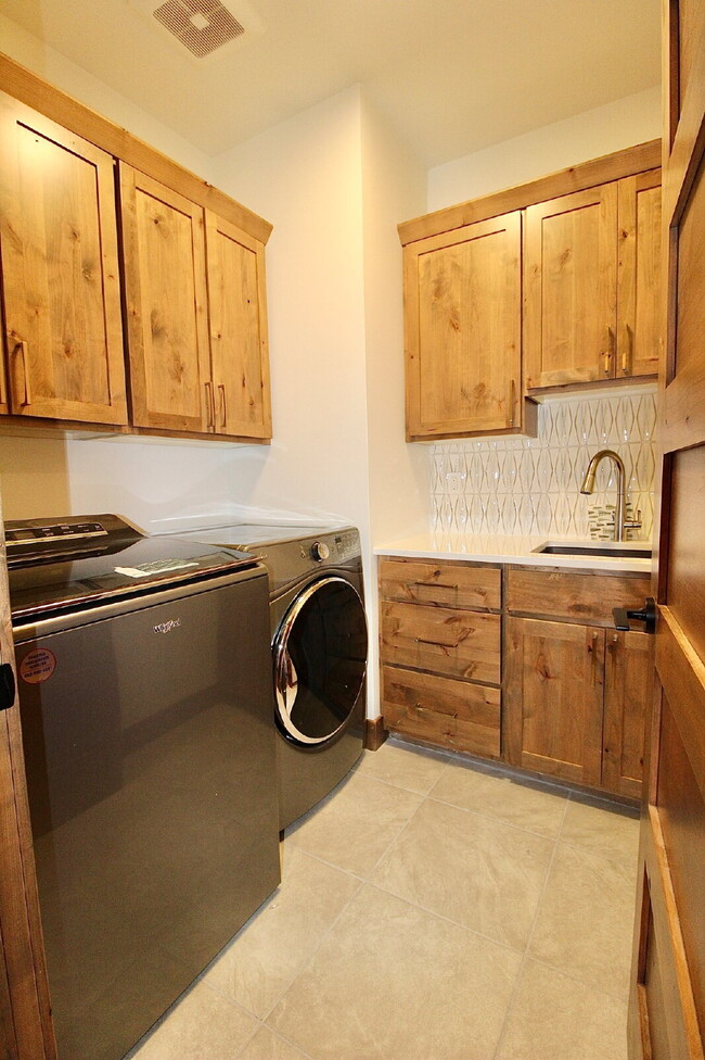 Building Photo - 3332 Danzante Bay Ct