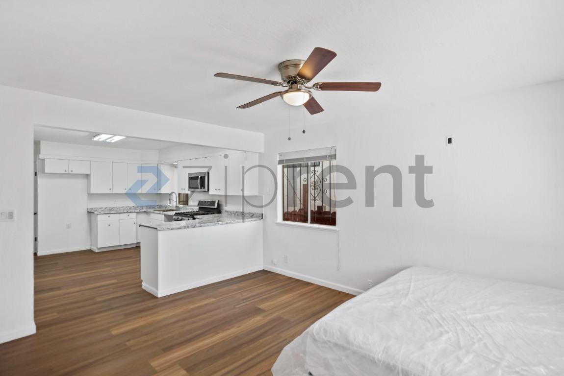 Building Photo - Unit