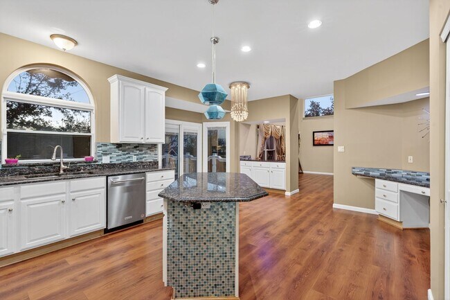 Building Photo - Stunning 4,166 Sq. Ft. Home in Westridge O...