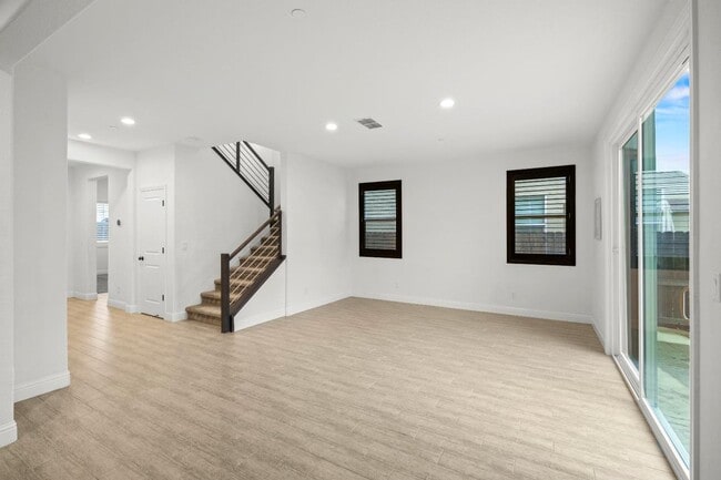 Building Photo - 4 Bedroom Upscale Rocklin Home Available NOW