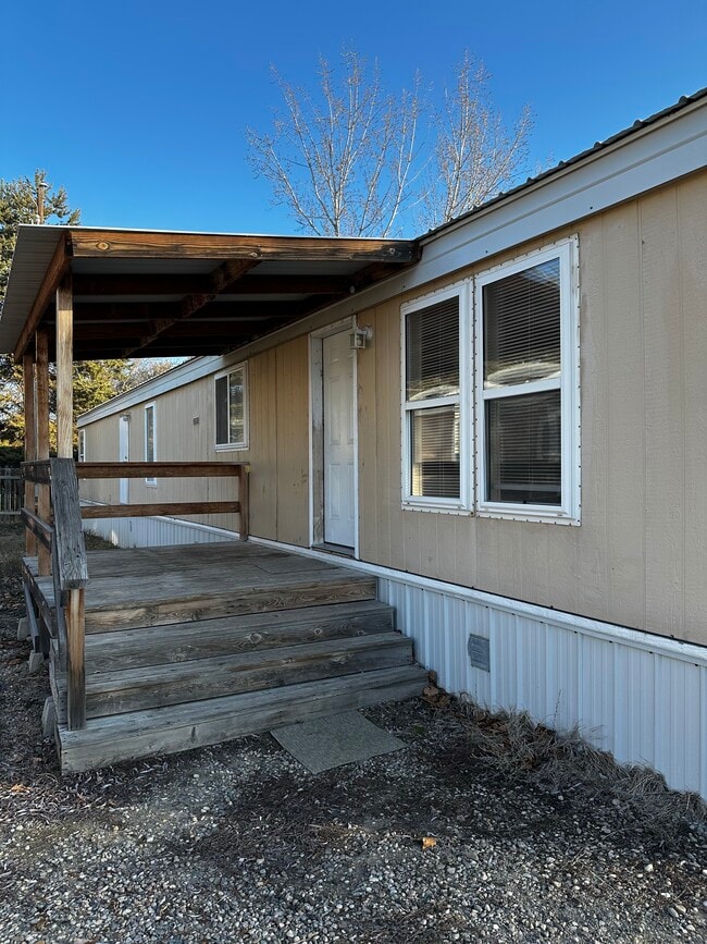 Building Photo - 2020 U.A. Avenue Emmett