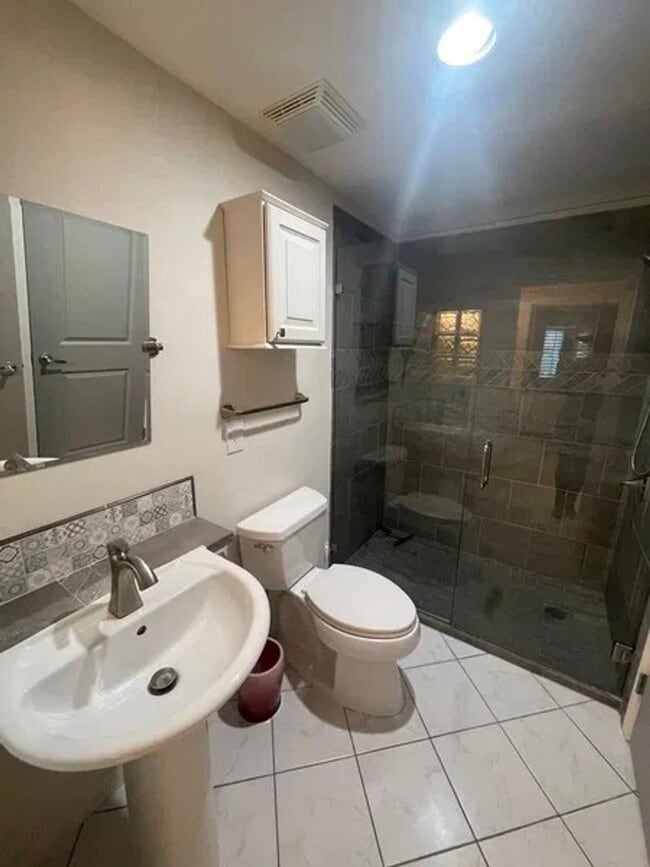 Building Photo - Long Term Furnished 1 Bedroom 1 Bath Condo...