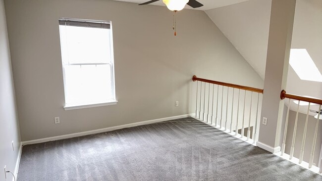 Building Photo - 3BR Townhouse Condo with Garage "ASK ABOUT OUR ZERO DEPOSIT"