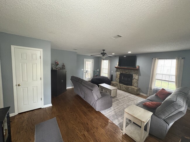 Building Photo - 106 Porter Way