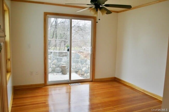 Building Photo - 16 Lake Ave