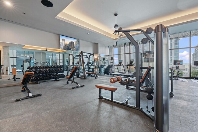 Building Photo - 610 Davis St