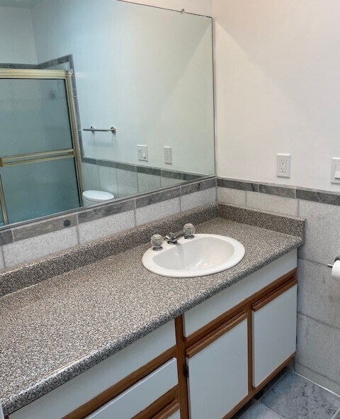 Building Photo - 678 41st Ave