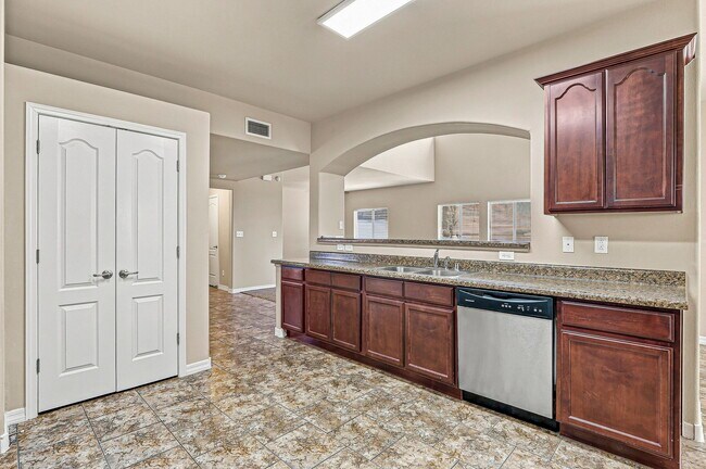 Building Photo - 14384 Alma Point
