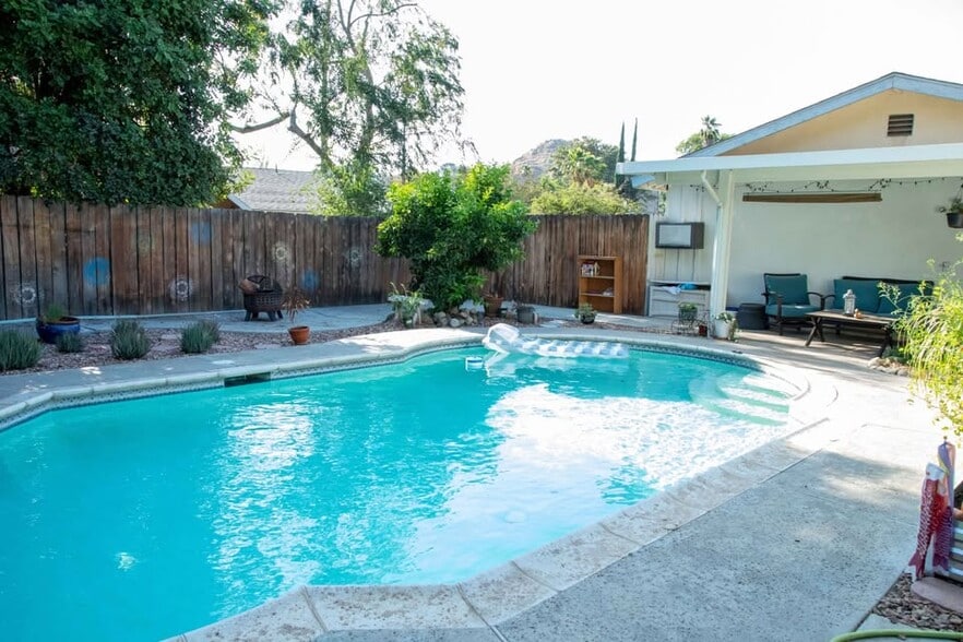 Pool access - 2950 Berkeley Rd