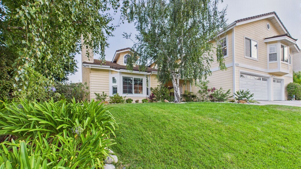 Front - 29650 Kimberly Dr