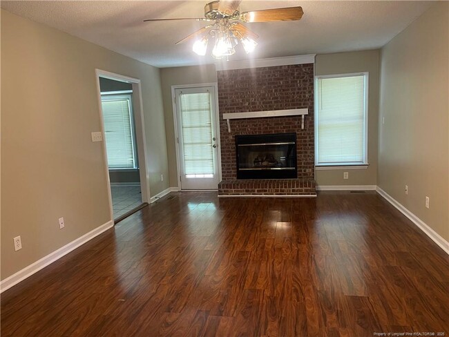 Building Photo - 6160 Lakeway Dr