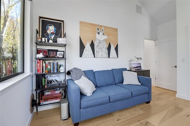 Building Photo - 2709 E 14th St