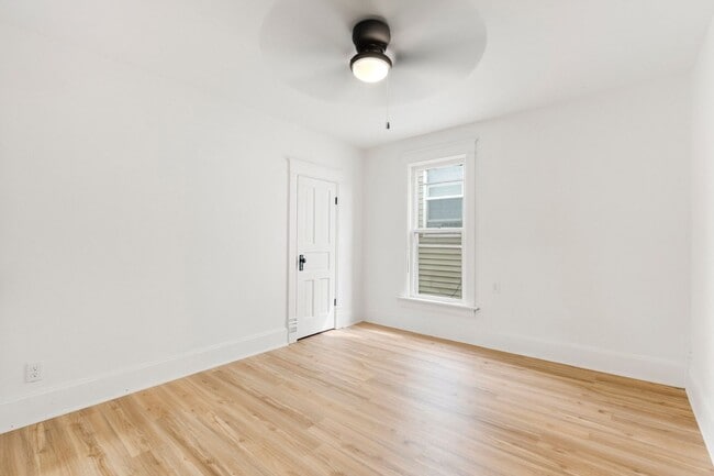 Building Photo - New Listing! 3 Bedroom House!