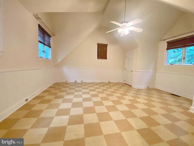 Building Photo - 5080 Harvest Ln