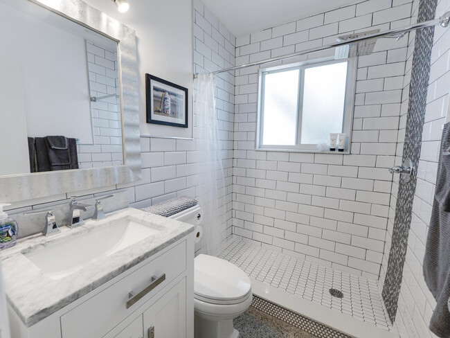 Building Photo - 1258 Beach Rd