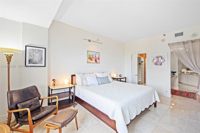 Building Photo - 201 Crandon Blvd