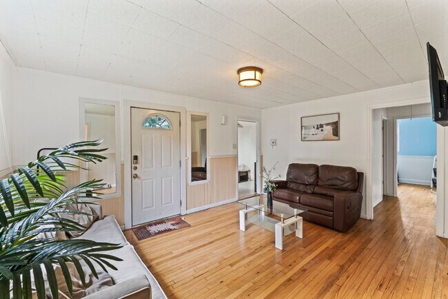 Building Photo - 2404 Saunders Station Rd