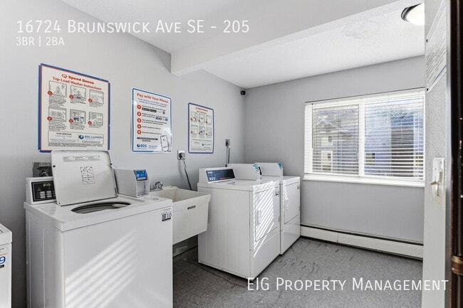 Building Photo - 16724 Brunswick Ave SE