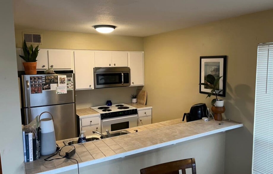 Building Photo - 4732 Belleview Ave