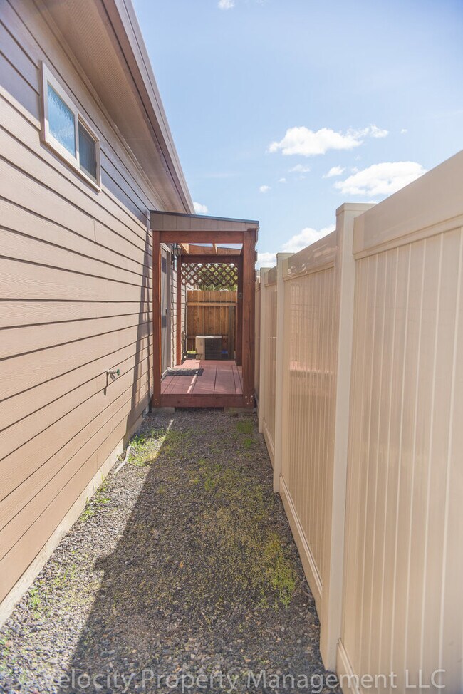 Building Photo - M129