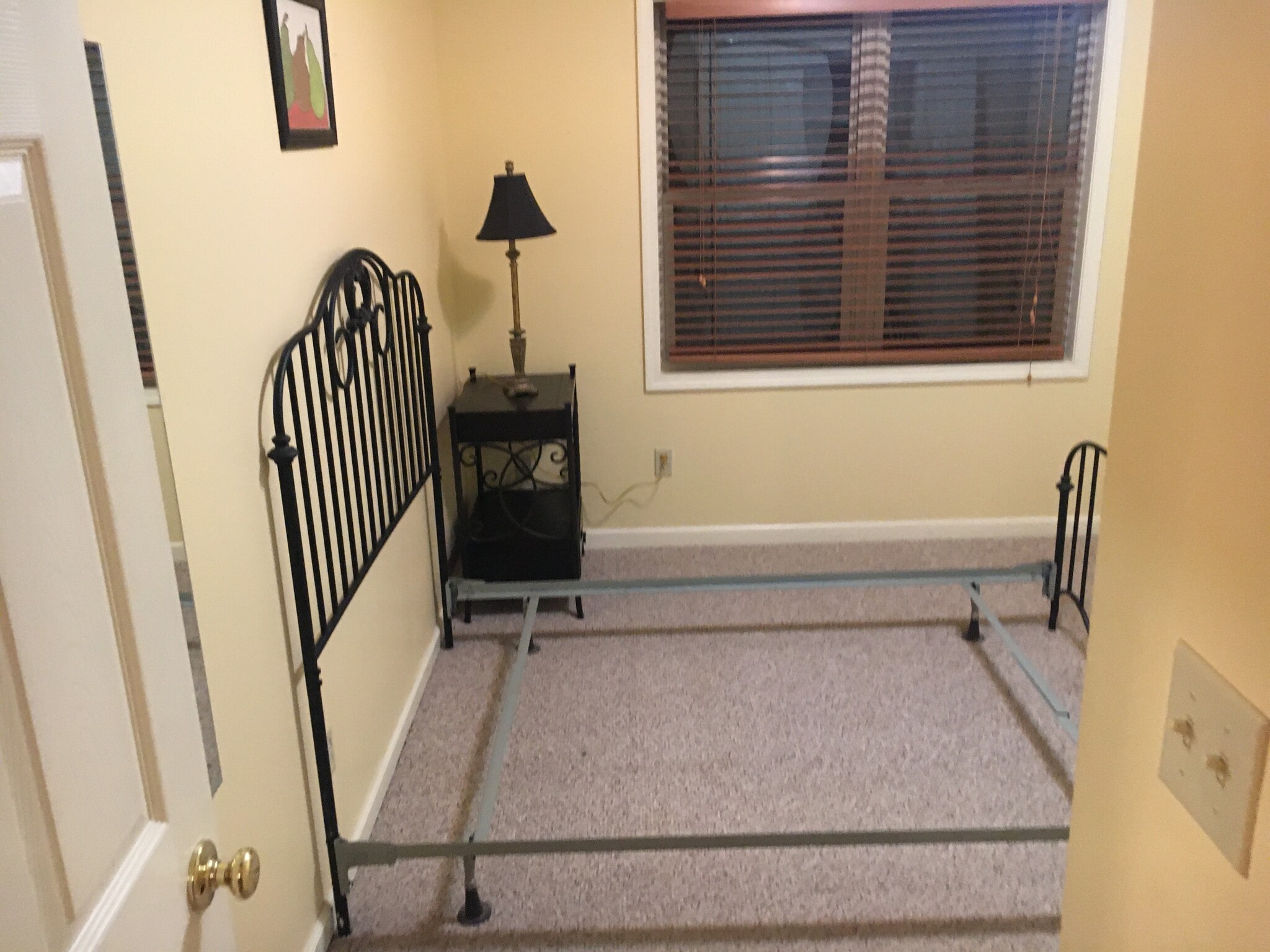 Bedroom with dbl. bed - 2077 Davie Ave