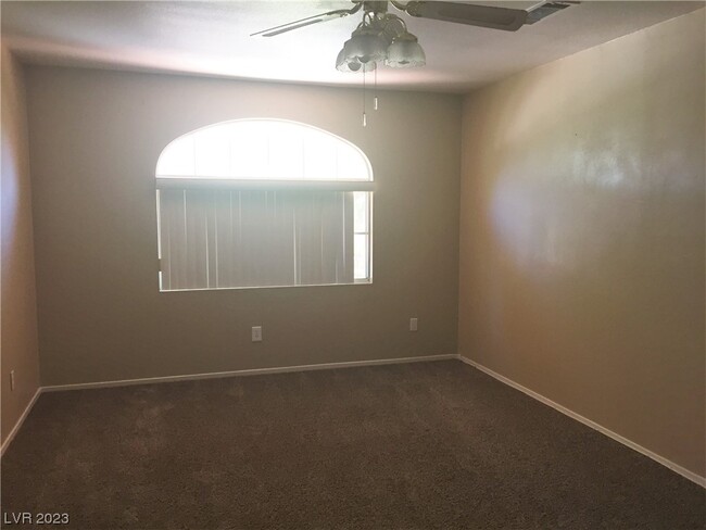 Building Photo - 8800 Sandringham Ave