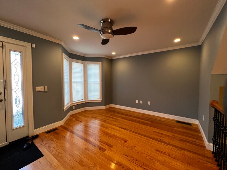 Building Photo - 54 Holton St