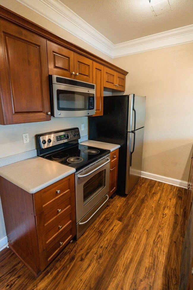 Building Photo - Super cute 3 Bedroom/3Bathroom Townhome in...