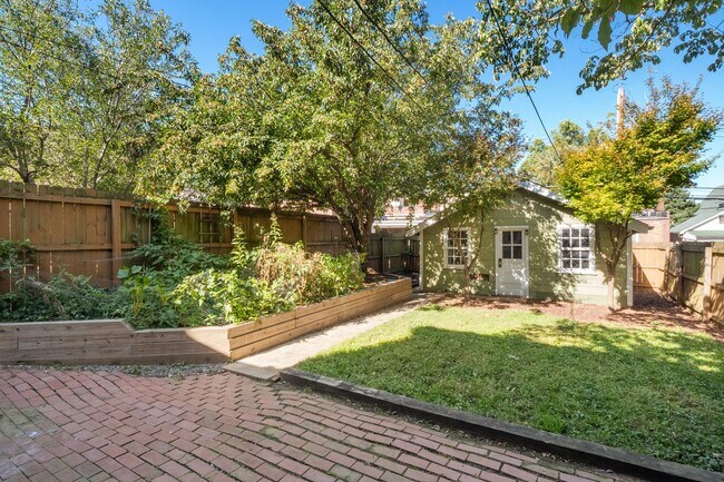 Building Photo - Home on the Range