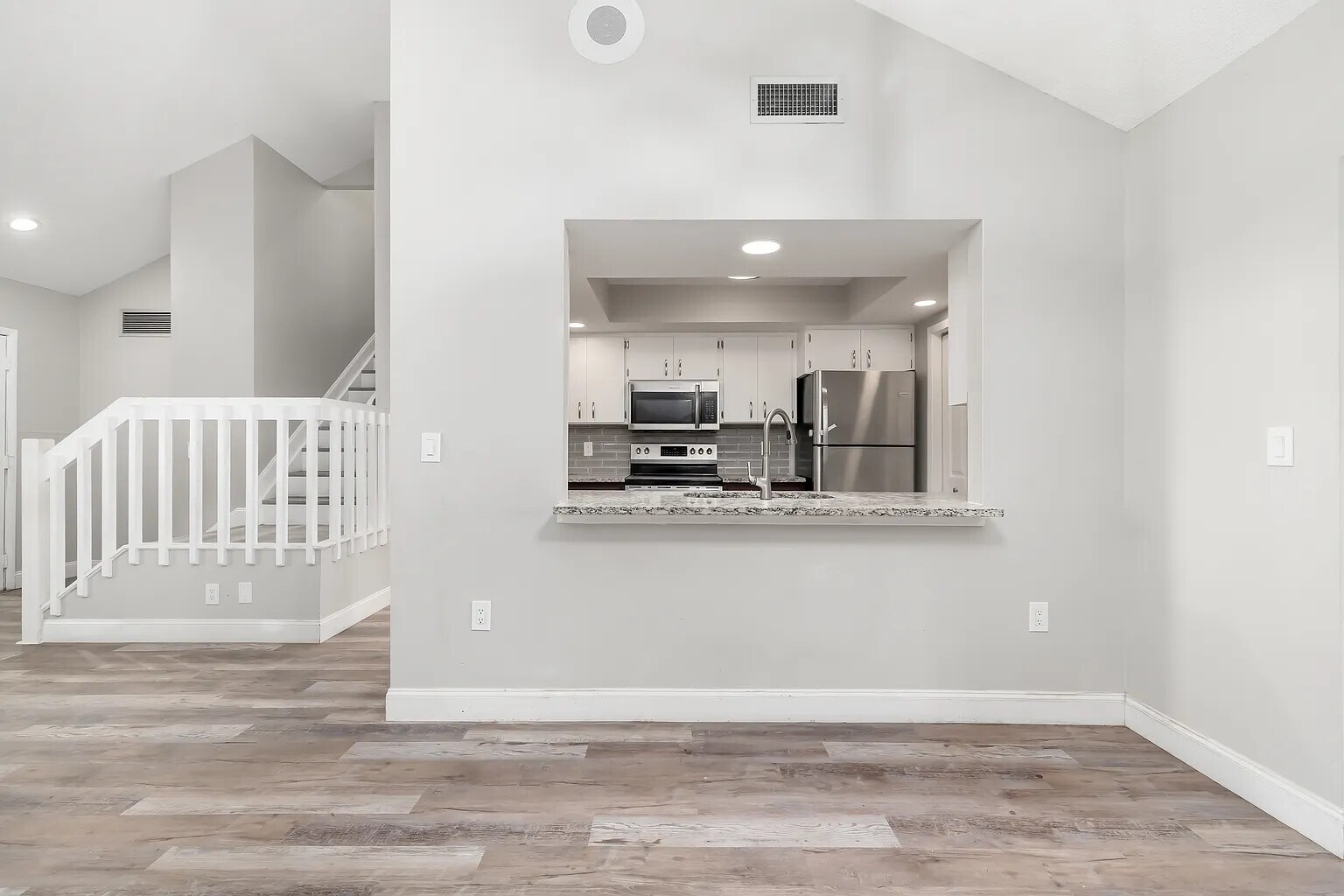 Building Photo - 928 Laurel Ave