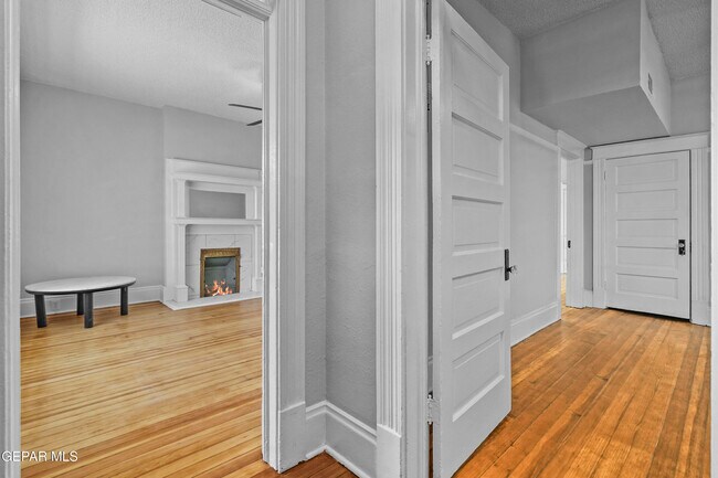 Building Photo - 305 E River Ave