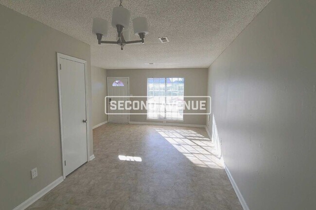 Building Photo - 1739 Huntington DR