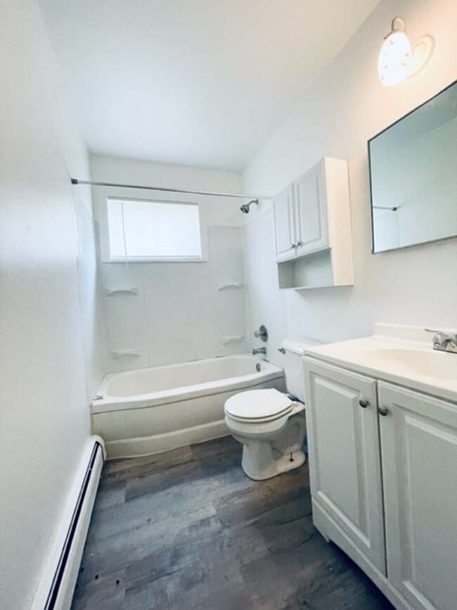 Building Photo - Cozy 3 Bedroom Ranch located on a quiet Wa...