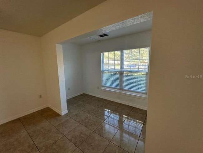 Building Photo - 5479 Vineland Rd