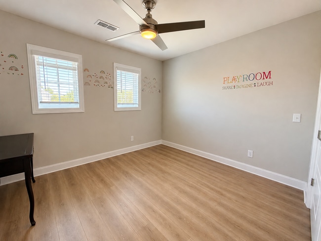 Building Photo - 5 Cottontail Ct