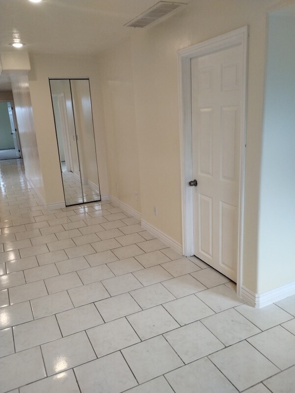 Building Photo - 3678 Lancashire Cir