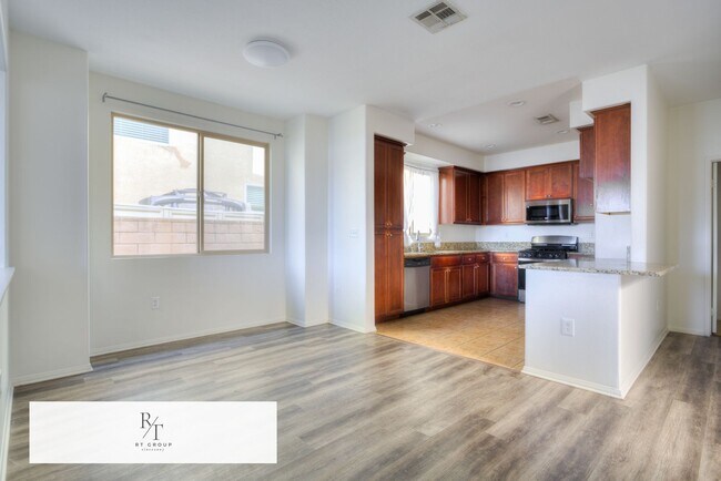 Building Photo - Beautiful 2-story home located in a gated community