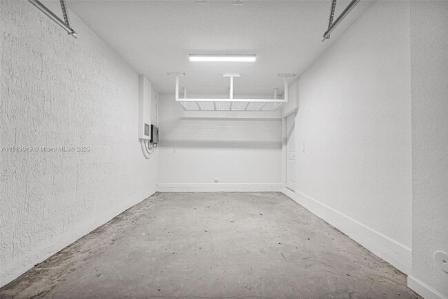 Building Photo - 1400 SE 6th Rd