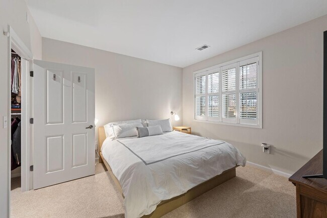 Building Photo - 1008 Portland Ave