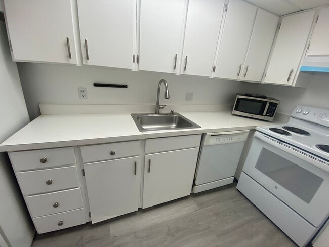 Building Photo - A charming one bedroom, one bath apartment...