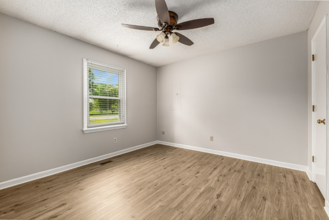 Building Photo - 2432 Laredo Ct