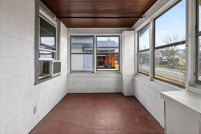 Building Photo - 508-508 Emerson Ave