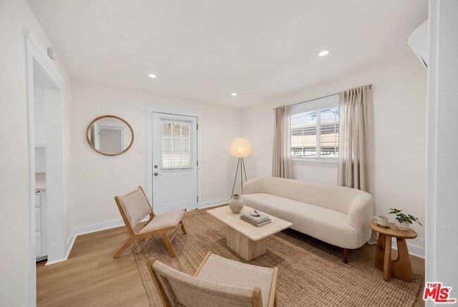 Building Photo - 6190 Mesa Ave