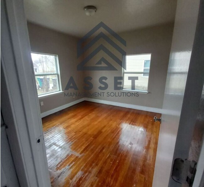 Building Photo - Cute 2 Bedroom Home!