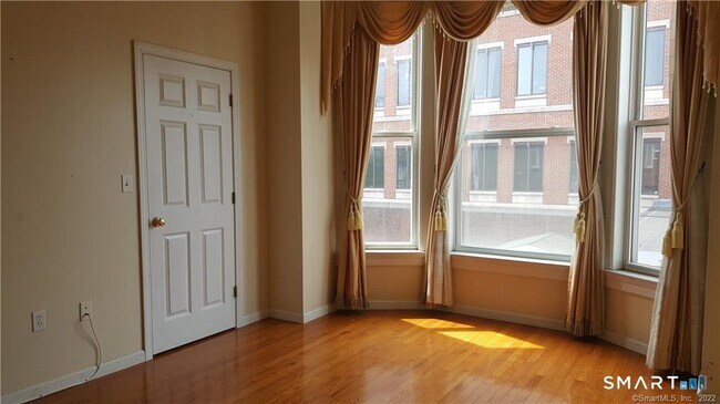 Building Photo - 71-73 Whitney Ave