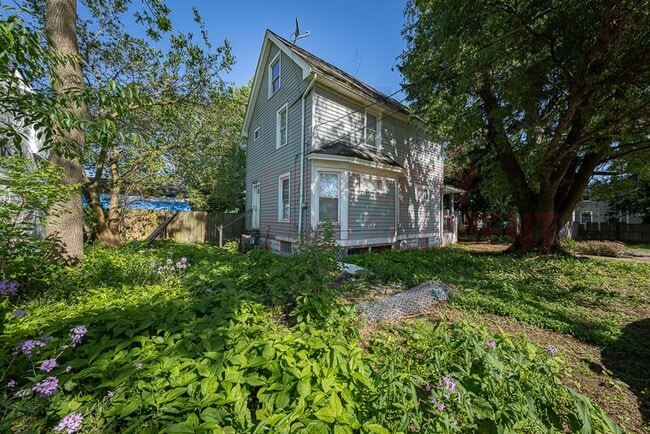 Building Photo - 3643 W 39th St