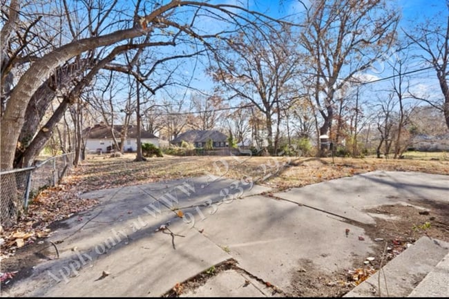Building Photo - Beautiful Renovated 3 Bed 2.5 Bath Ranch i...