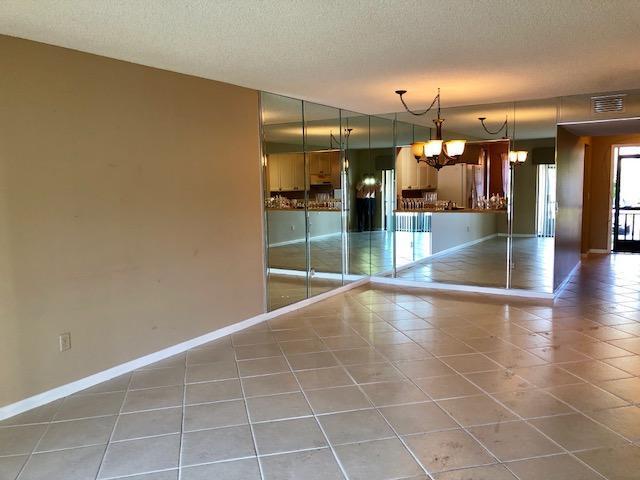 Building Photo - 7844 Willow Spring Dr